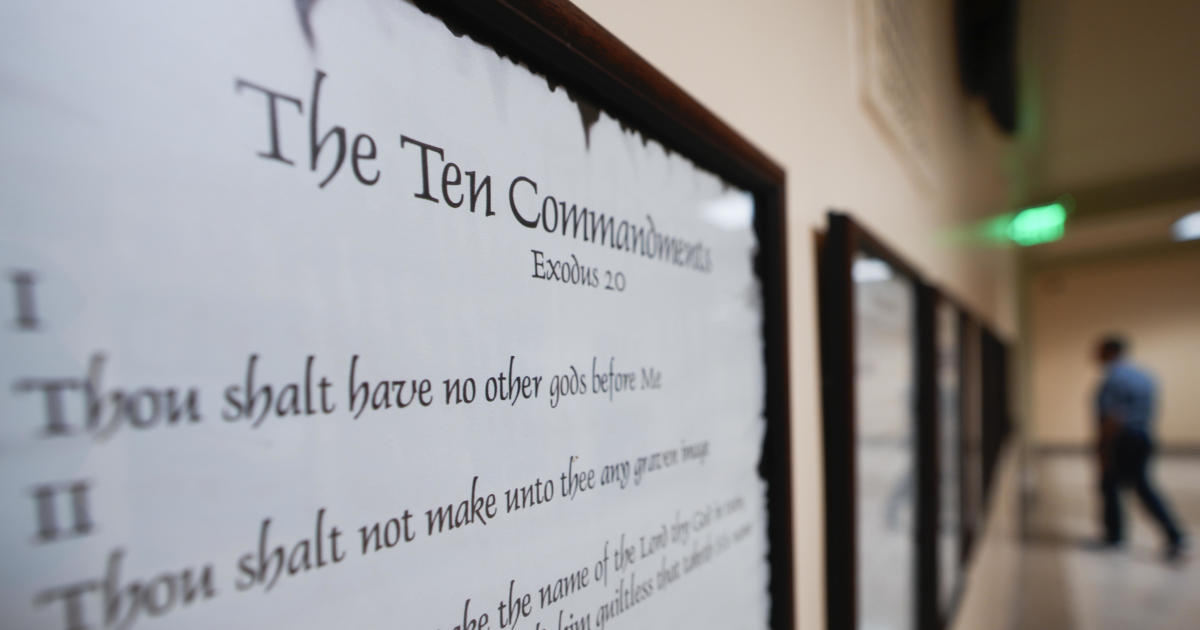 Judge blocks Louisiana law ordering schools to display Ten Commandments