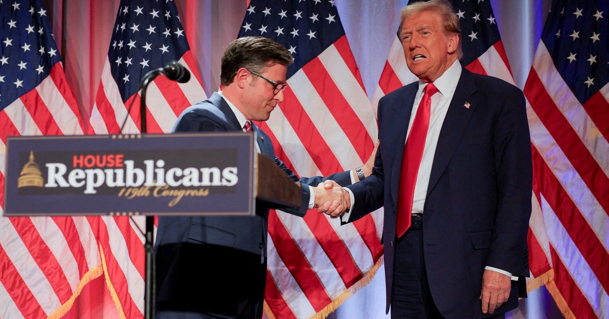 Temsilciler Meclisi GOP çoğunluğu sağladıktan sonra lider olarak Konuşmacı Mike Johnson'ı destekliyor