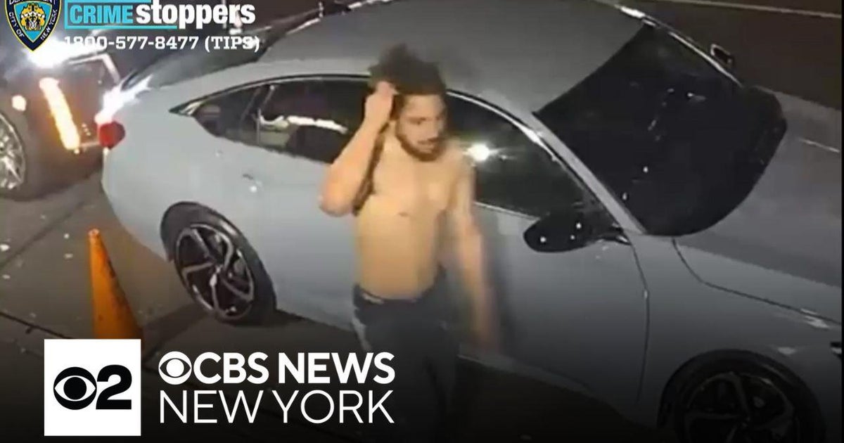 Video shows suspect accused in Hell's Kitchen attempted robbery - CBS ...