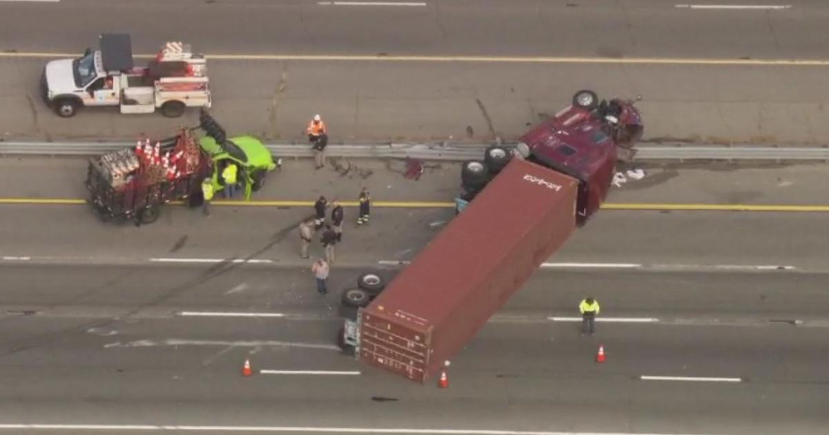 Fallen big rig in Castaic blocks traffic on southbound Highway 5