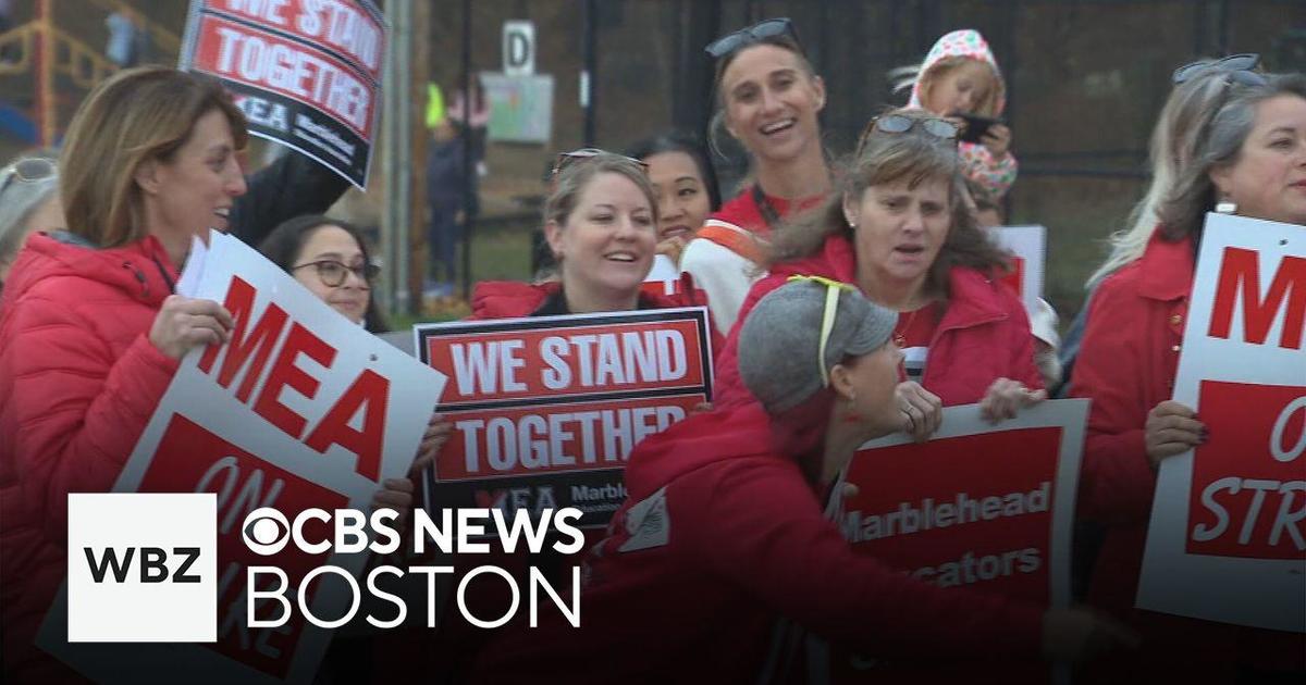 Football resumes in Marblehead amid the North Shore teachers strike