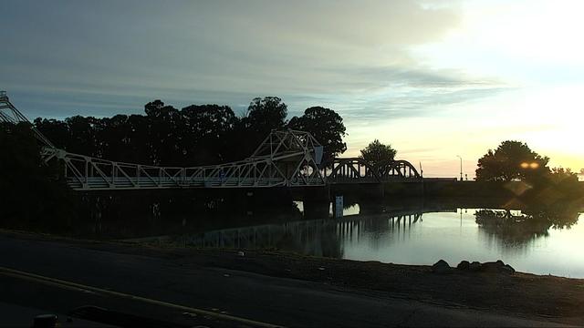 isleton-bridge.jpg 