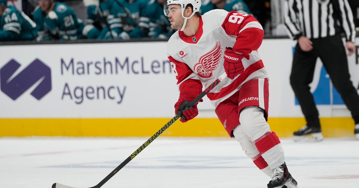 Red Wings Prepare to Face Islanders at Home