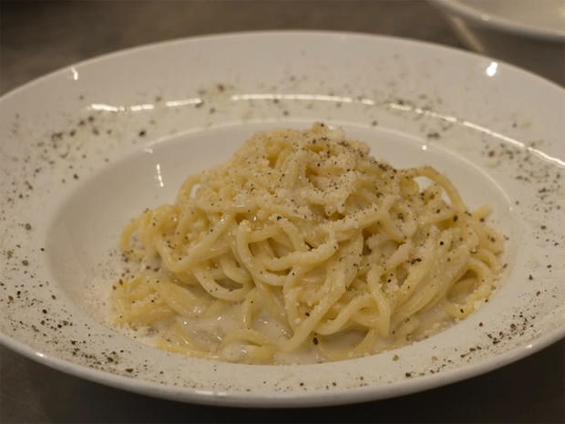 cacio-e-pepe-plate.jpg 