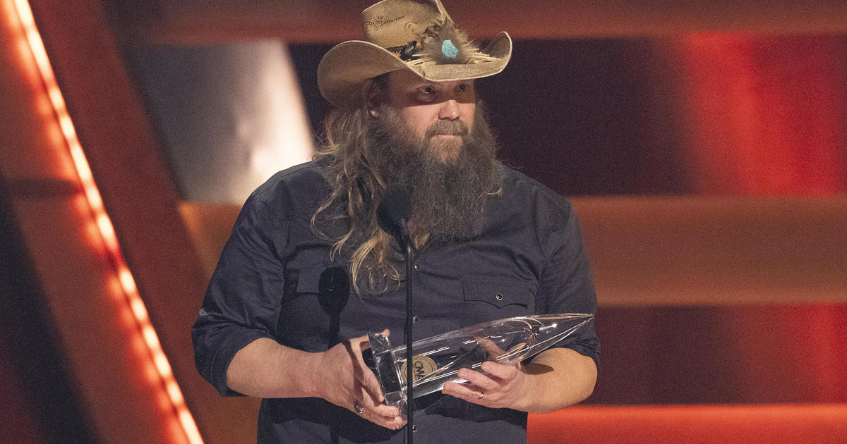 Stapleton wins 4 awards, Morgan Wallen named Entertainer of the Year at CMAs