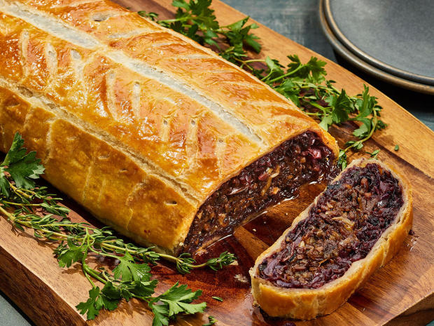 mushroom-cabbage-wellington-food-and-wine-1280.jpg 