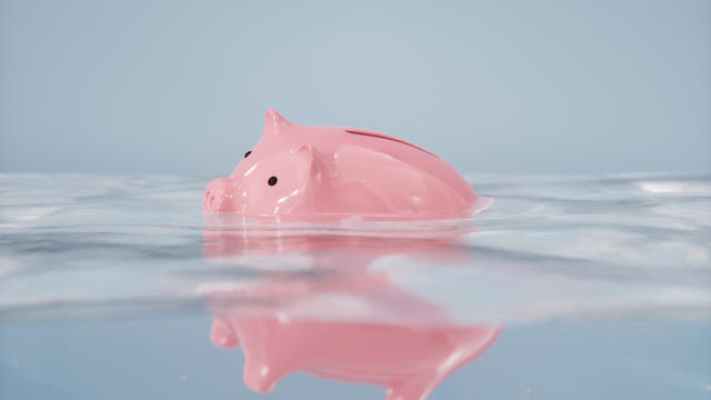 Sinking Piggy Bank 