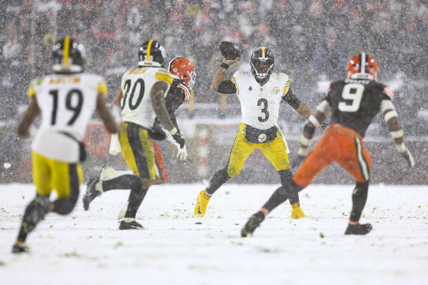 Pittsburgh Steelers v Cleveland Browns 