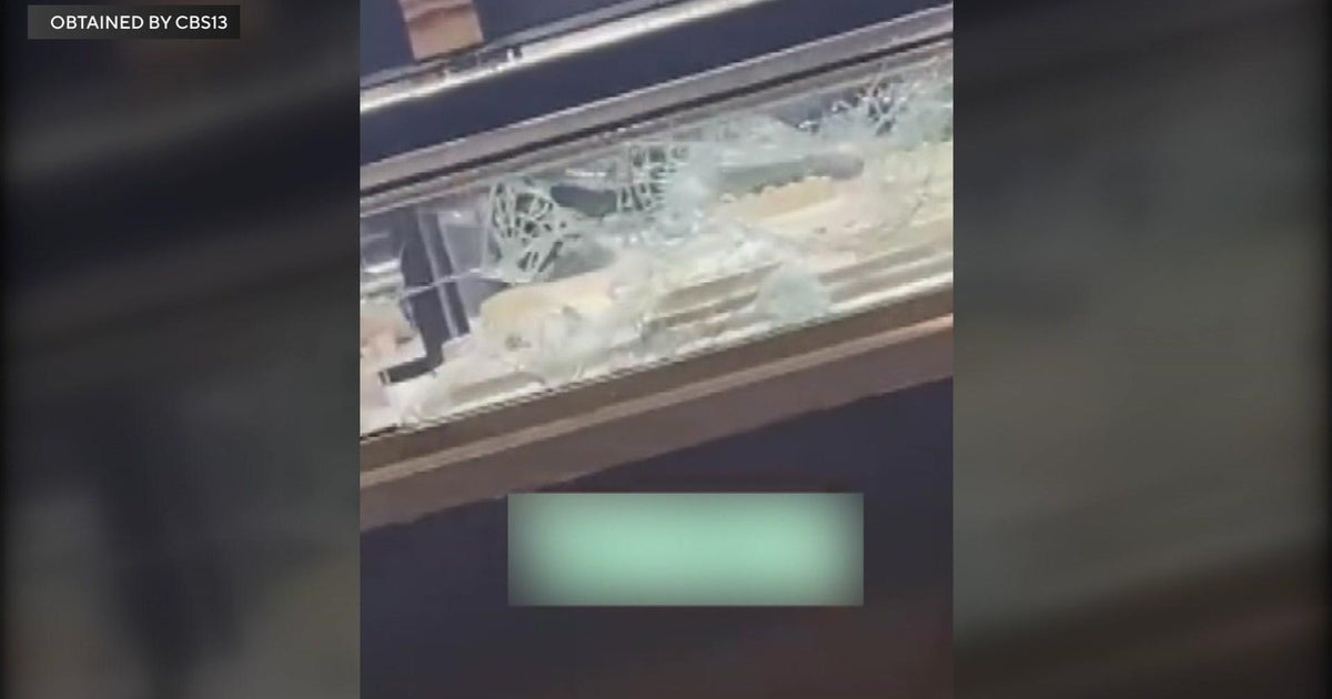 Roseville Galleria jewelry store hit in smash-and-grab robbery