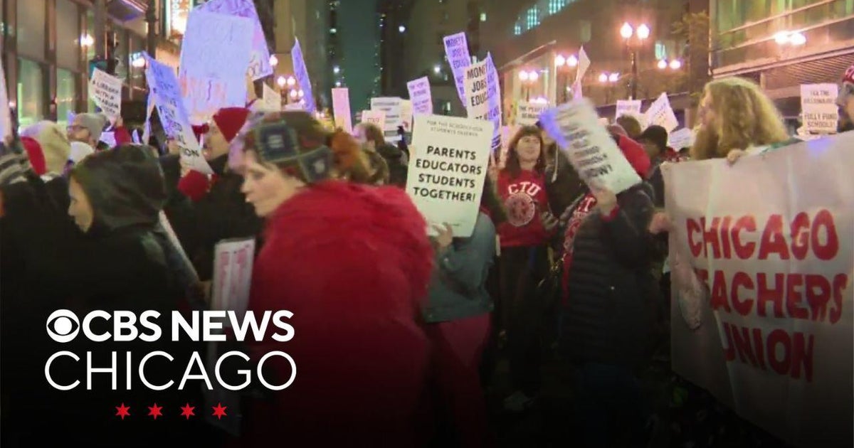 Chicago Teachers Union members rally for new contract - CBS Chicago