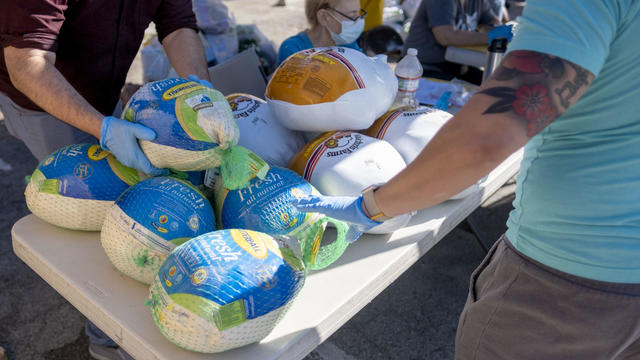 Central Lutheran ChurchThanksgiving meal giveaway to families in need 