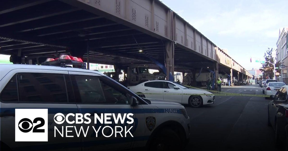 Maserati driver shot in Harlem in possible robbery attempt - CBS New York