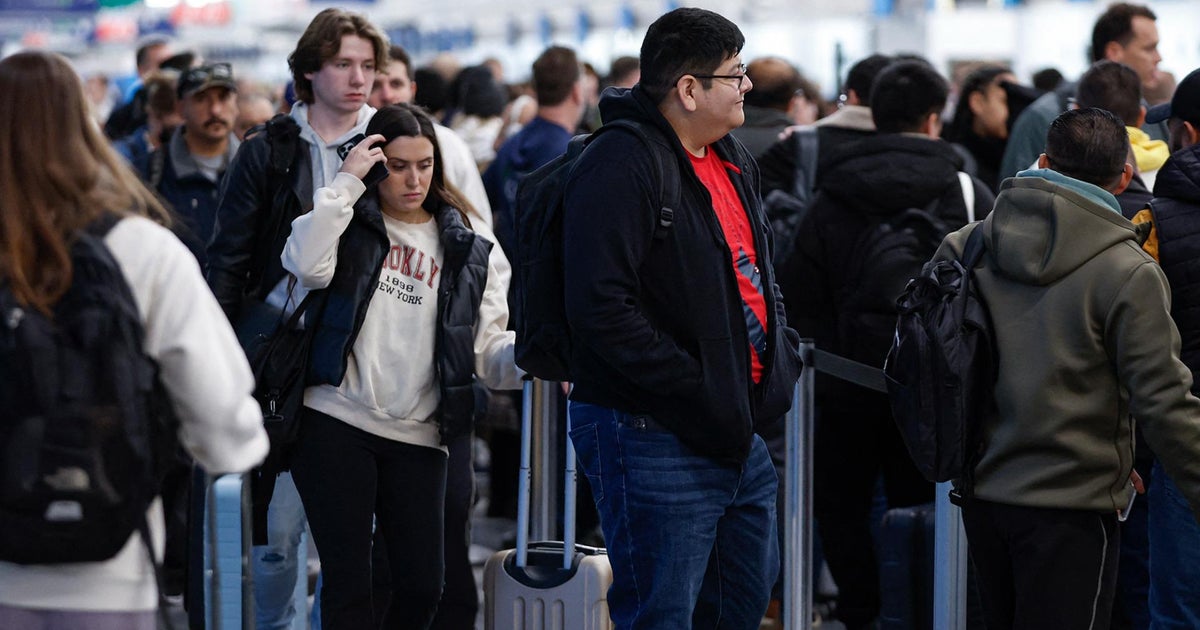 Checking in on Thanksgiving travelers in Chicago and Boston