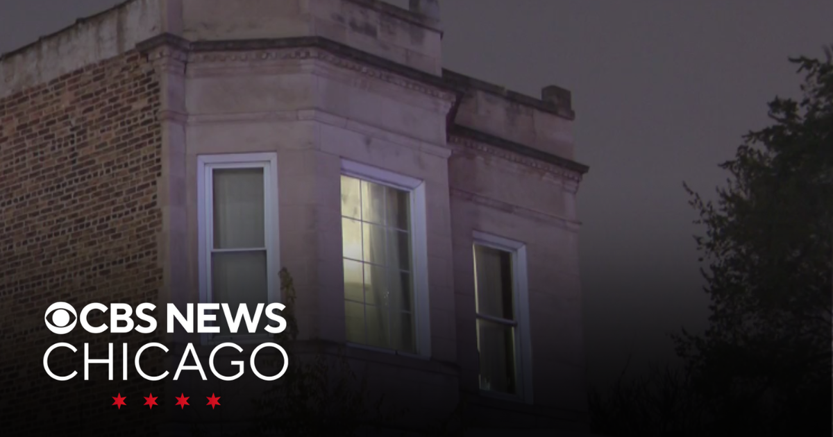 Man shot through window of home on Chicago's West Side - CBS Chicago