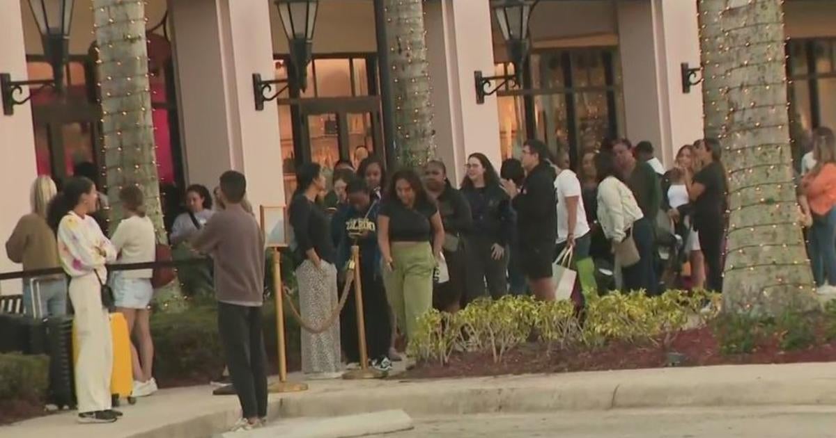 Black Friday shoppers flock to area malls for early holiday deals