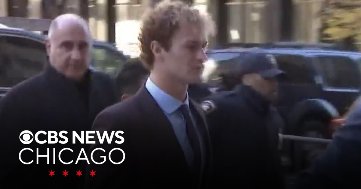 Closing arguments underway in New York chokehold case - CBS Chicago