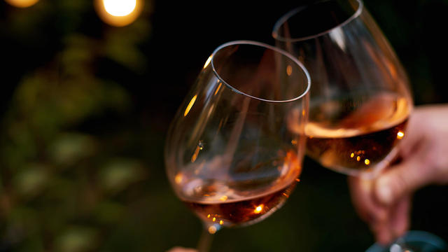 Couple toasting wine glasses 