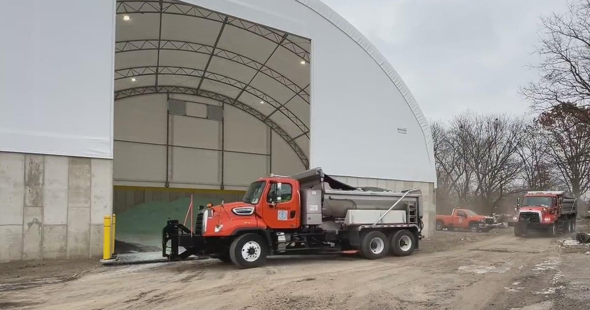 Road crews in Wayne County prepare for snowfall - CBS Detroit