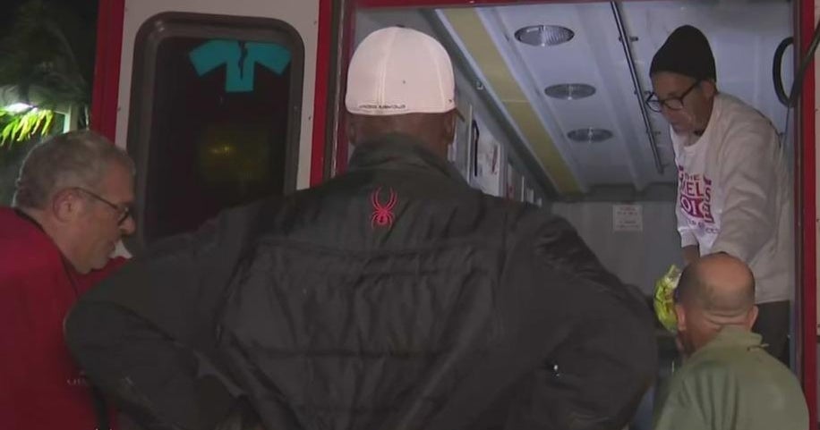 As temperatures drop, “kindness ambulance” helps South Florida’s less fortunate As temperatures drop, “kindness ambulance” helps South Florida’s less fortunate