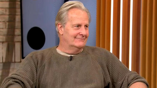 1205-cmo-jeffdaniels.jpg 