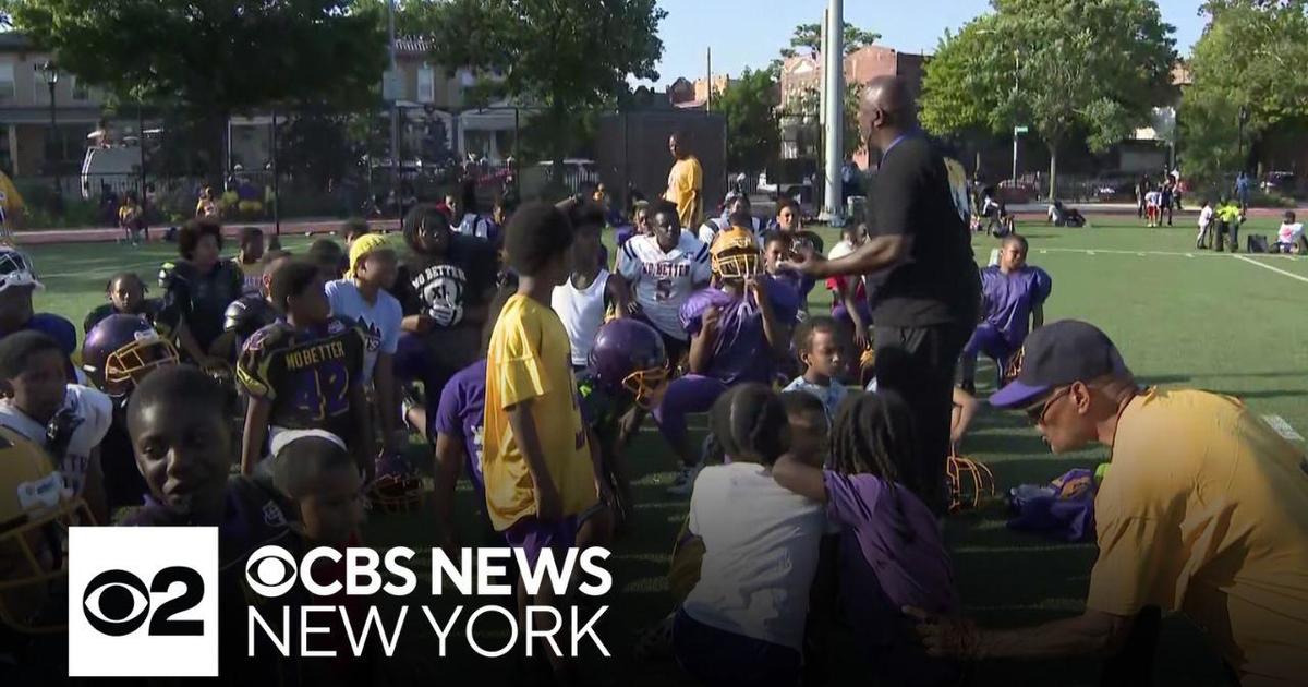 Brooklyn youth football team raises funds for trip to Pop Warner Super Bowl in Florida