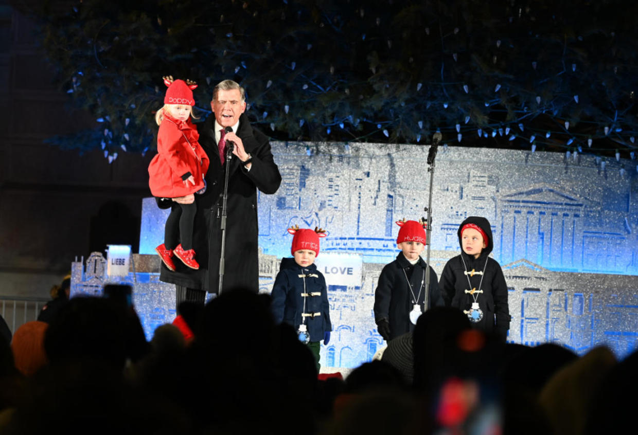 2024 Philadelphia City Hall holiday tree lighting