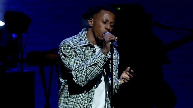 kyle-parks-performs-at-apollo-theater-amateur-night.jpg