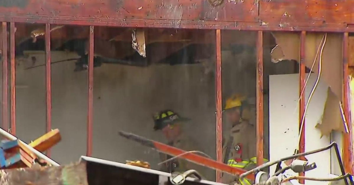 Apartment fire displaces over a dozen families in Dallas - CBS Texas