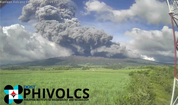 कनलाओन-ज्वालामुखी-विस्फोट-तत्काल-निकासी-प्रयास-प्रभावित-परिवारों के लिए-चल रहे-1024x605.png