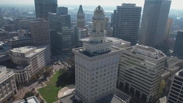 oakland-city-hall-120924.jpg 