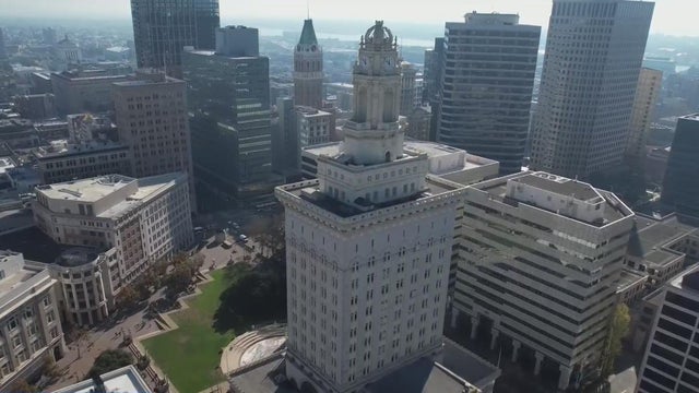 oakland-city-hall-120924.jpg