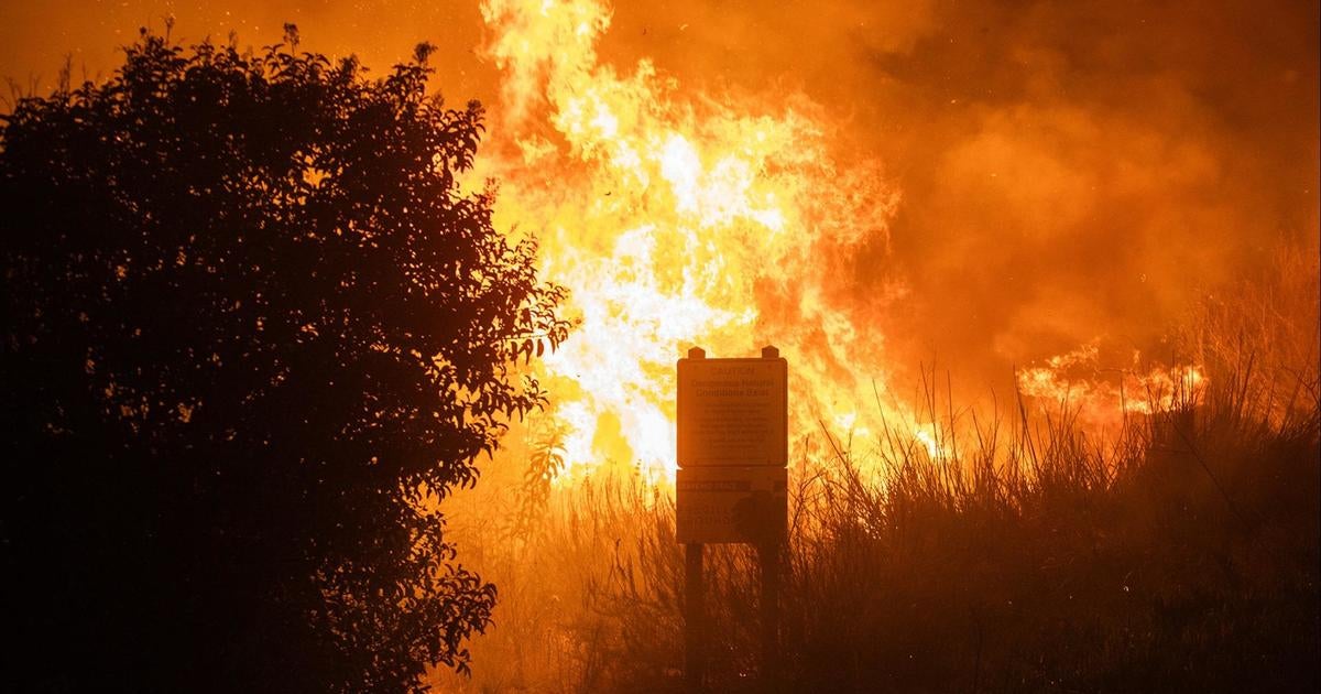 Over 20,000 ordered to evacuate as Franklin Fire rages in Malibu, California