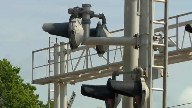 train-crossing-train-accident-generic.jpg 