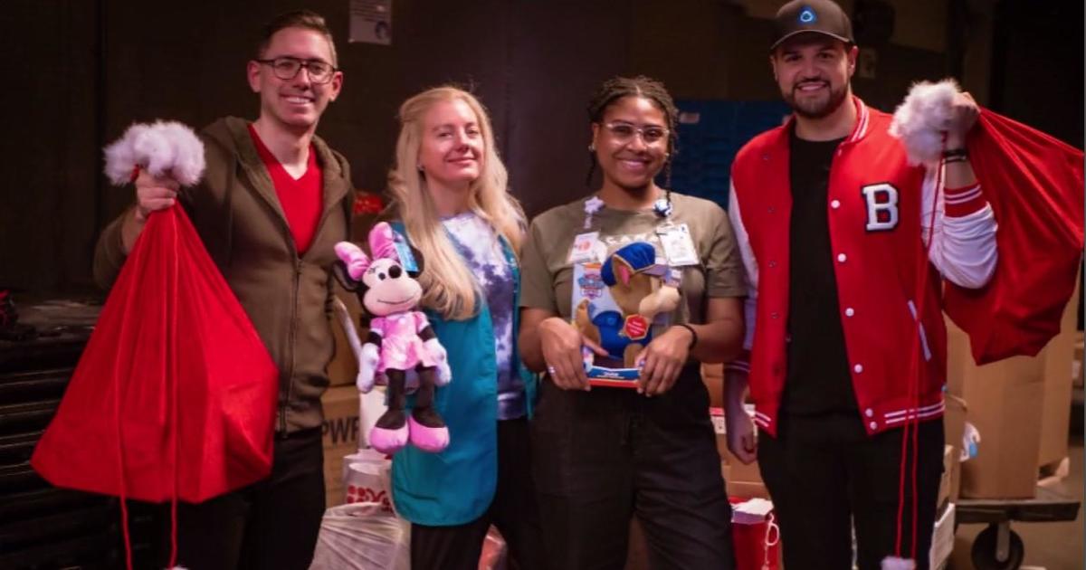 Chicago bar hosts annual toy drive to collect toys for children at Lurie Children’s Hospital