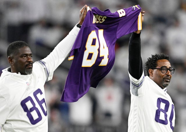 Randy Moss honored during Vikings' win over Bears: "We love you Randy" -  CBS Minnesota