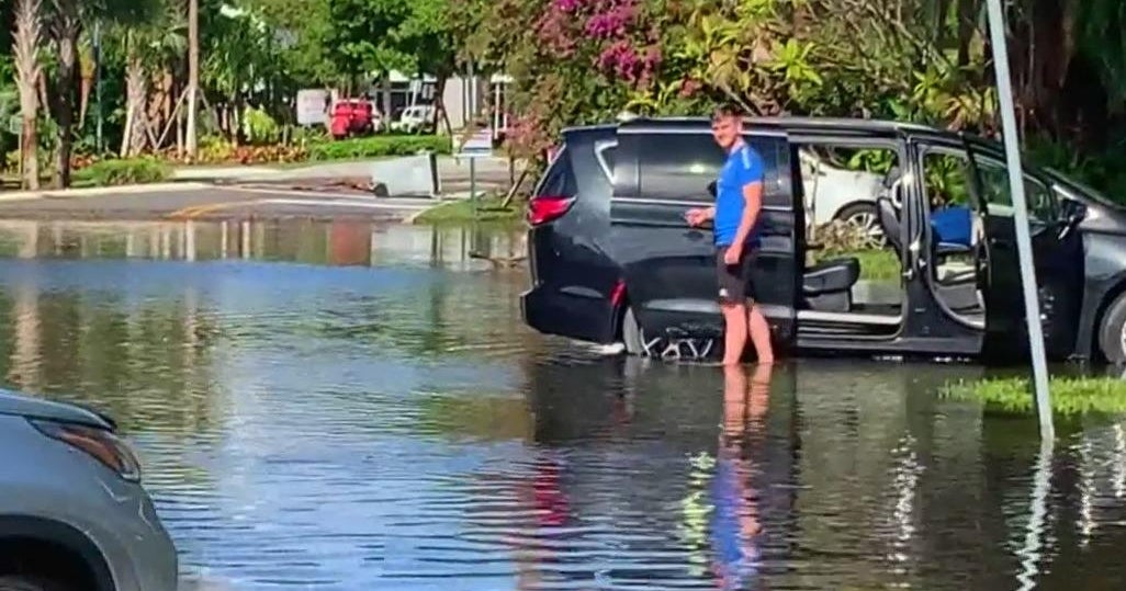Heavy rain floods Broward streets, homes and businesses - CBS Miami