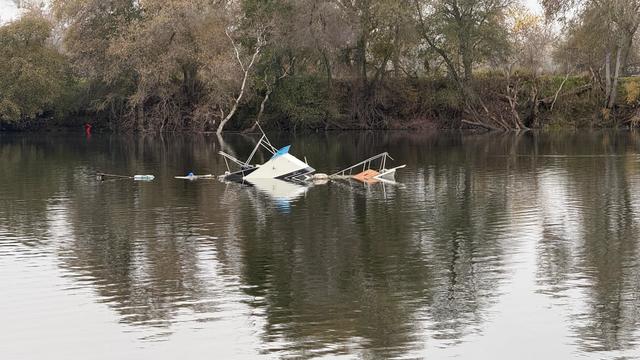 sinking-boat-sac-river.jpg 