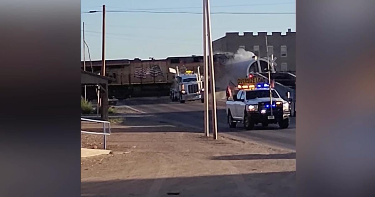 Video shows freight train derailing after crashing into tractor-trailer in Texas