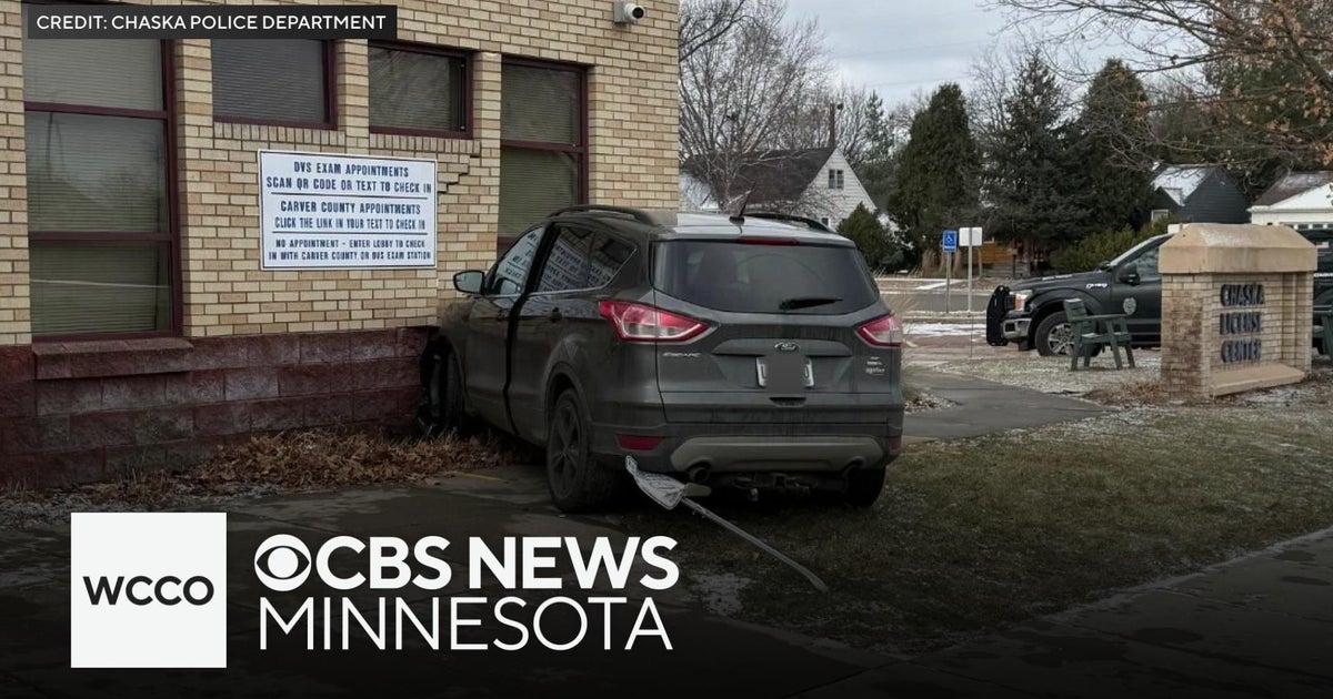 Driver crashes into Minnesota DMV before taking road test - CBS Minnesota