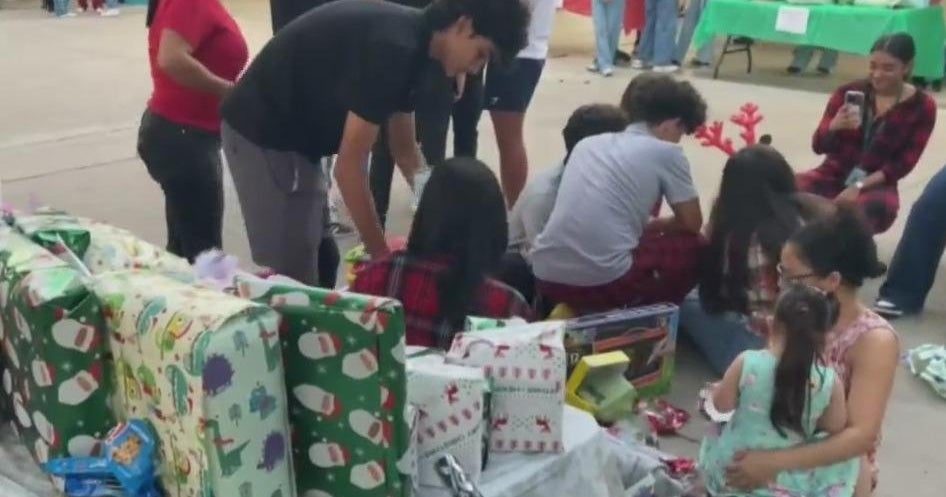 Coral Reef High School students help