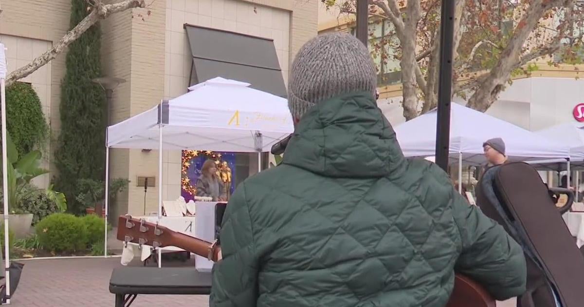 Bay Area shoppers wrapping up their holiday shopping list