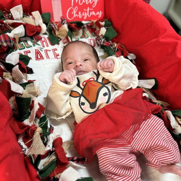 dmc-hutzel-nicu-2024-holiday-4a.jpg 