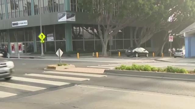 santa-monica-sidewalk.jpg 