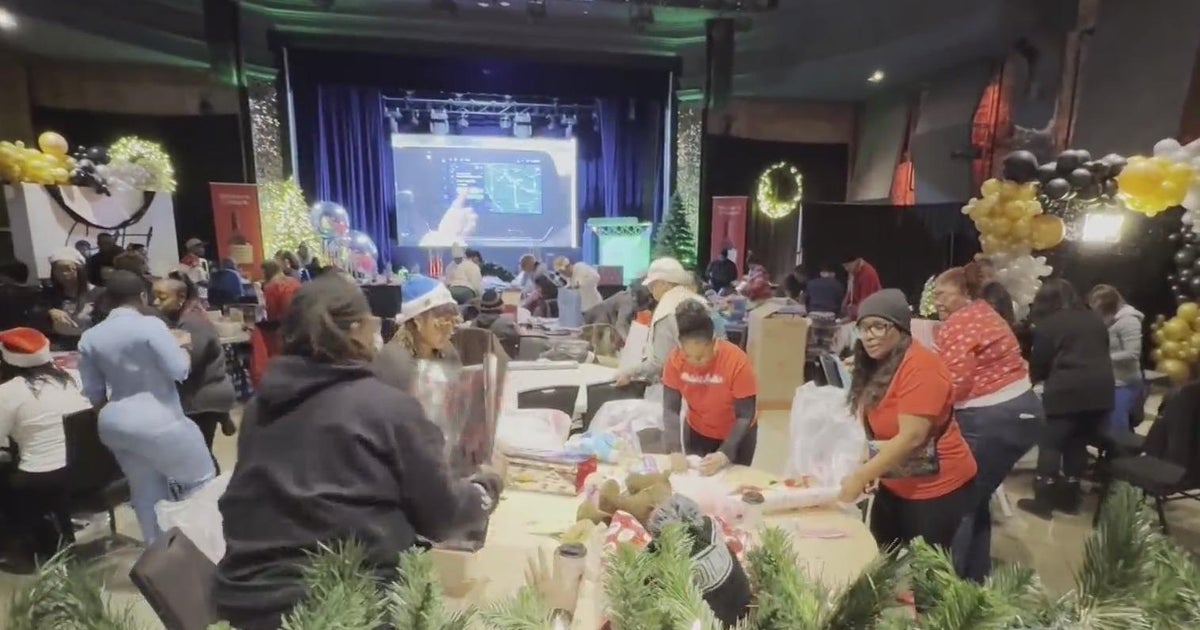 Annual Adopt-a-Block program in Detroit handing out gifts this ...