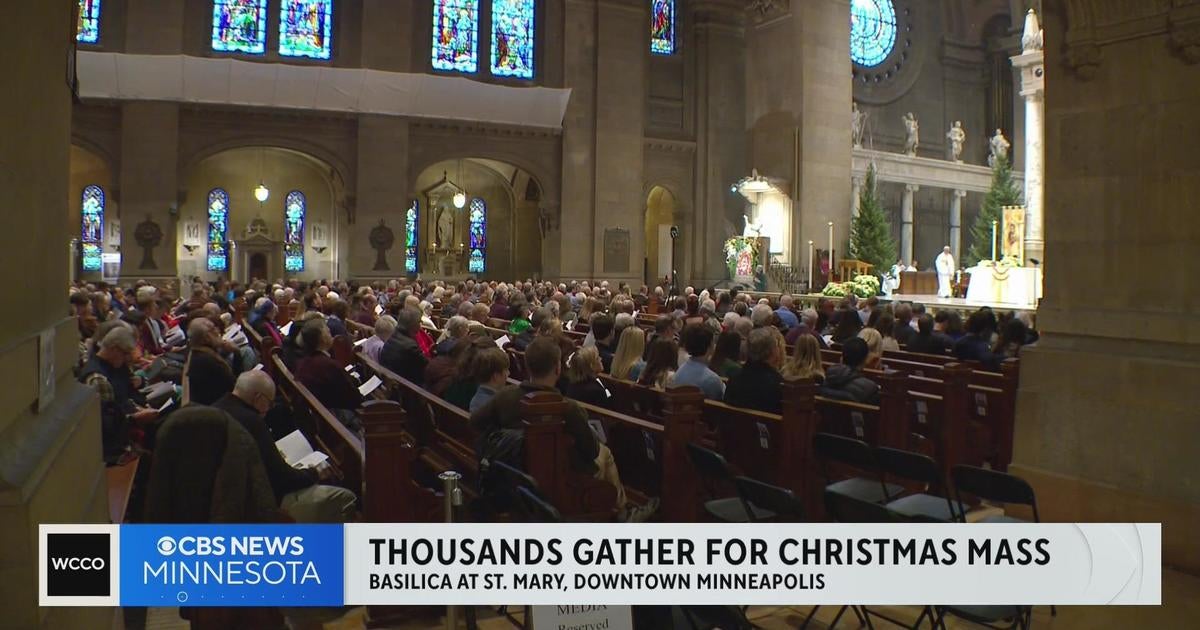 Thousands attend Christmas mass in St. Mary’s Church