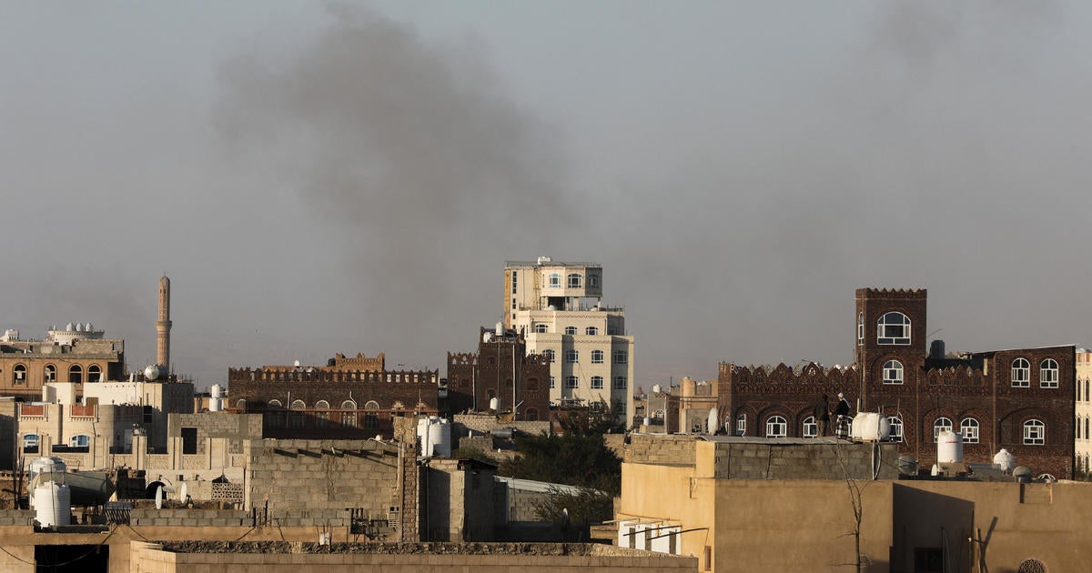 Israeli airstrikes hit Gaza and Yemen airports where the head of the WHO was about to board a plane