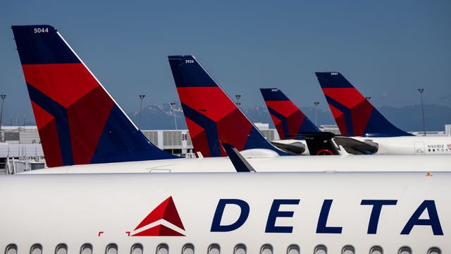 Delta planes at Seattle-Tacoma International Airport 