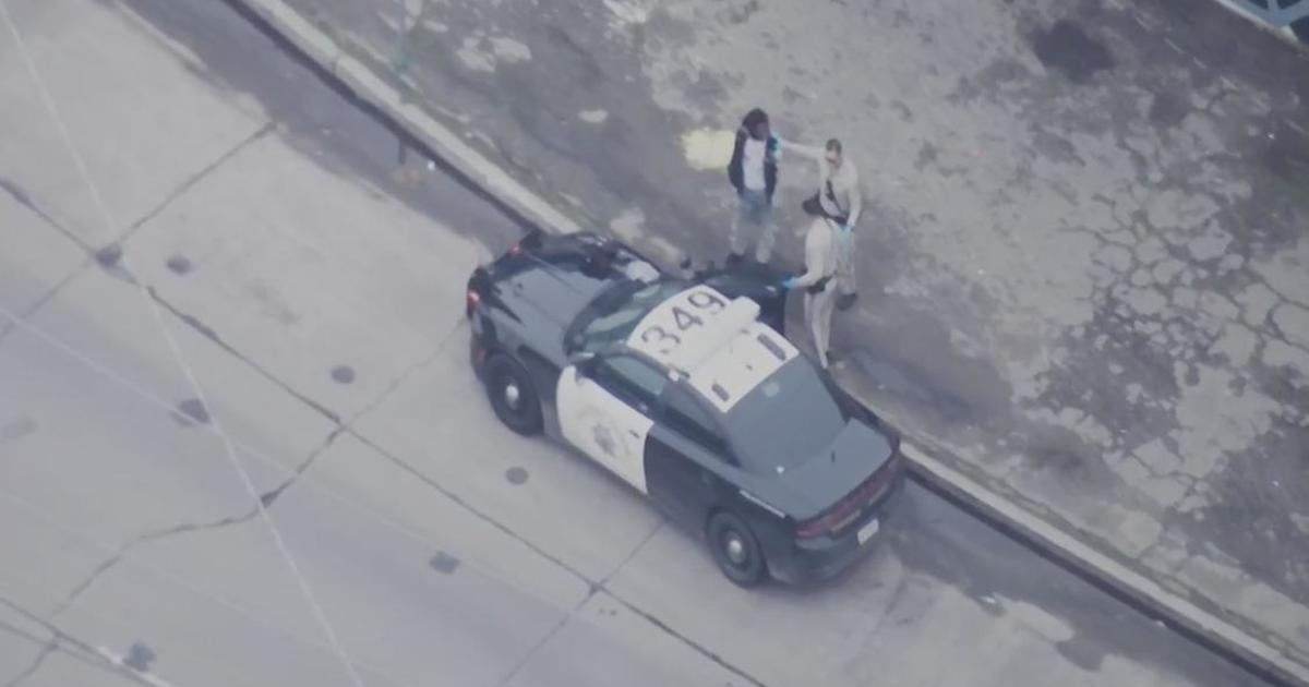 Chase in Oakland of allegedly stolen vehicle ends in crash and arrest of two suspects