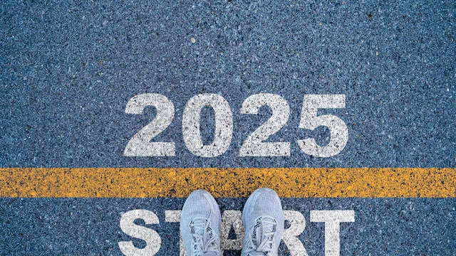 Runner standing at the starting point with 2025 year for starting in new year 2025 to achieve business planing and success concept. 