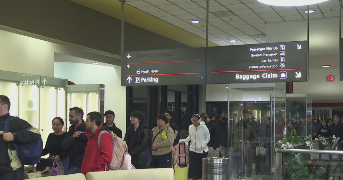 End of holiday travel creates long lines at Pittsburgh International Airport security checkpoints